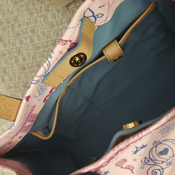 Disney Dooney & Bourke 2014 Princess Half Marathon Weekened‎ Bag - Picture 12 of 16